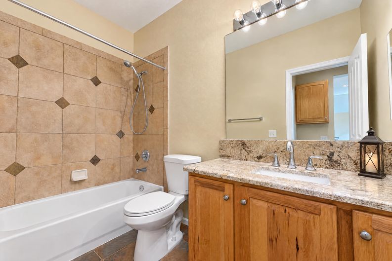 Photo 12 of 25 of 3853 Stonebrush Dr, Highlands Ranch, CO