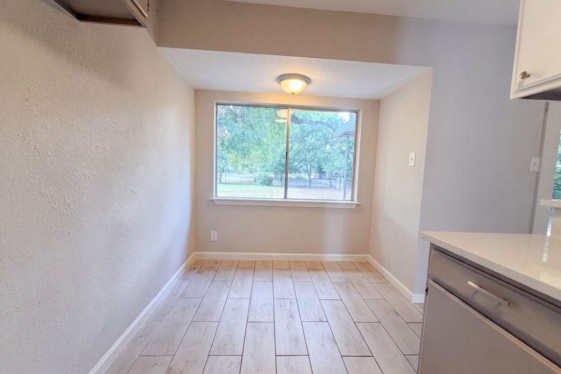 Photo 8 of 16 of 102 Dartmoor Dr, Schertz, TX