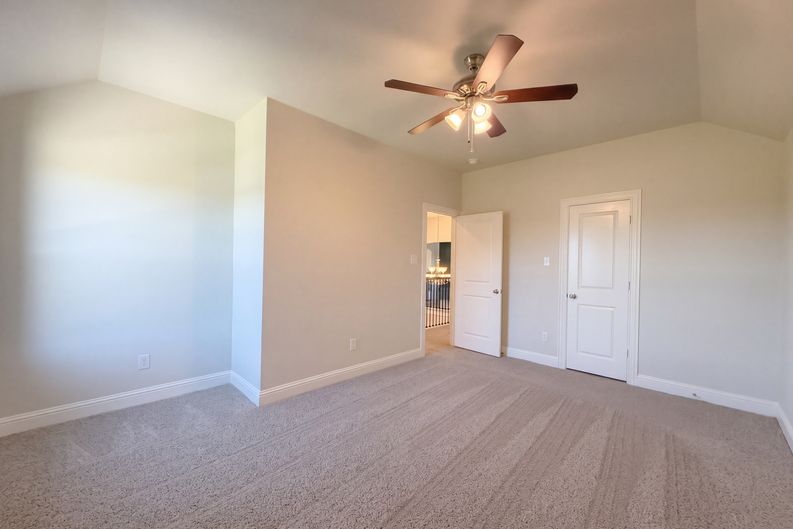 Photo 13 of 45 of 1505 Hudson Dr, Ennis, TX
