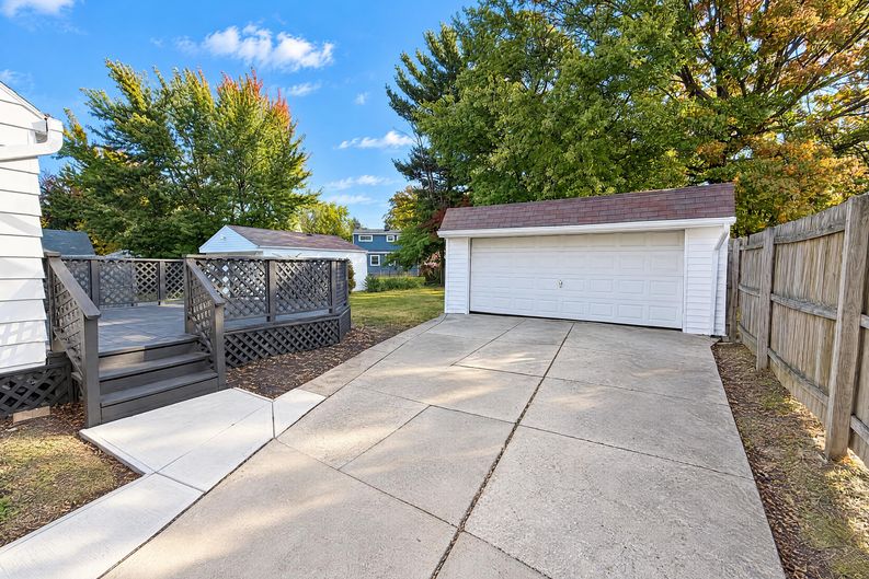 Photo 19 of 24 of 1541 E 254th St, Euclid, OH