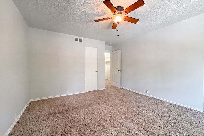 Photo 9 of 18 of 2503 McCue Rd, Houston, TX