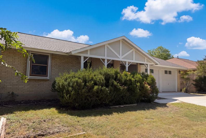 Photo 15 of 16 of 414 Jeanette Dr, Converse, TX
