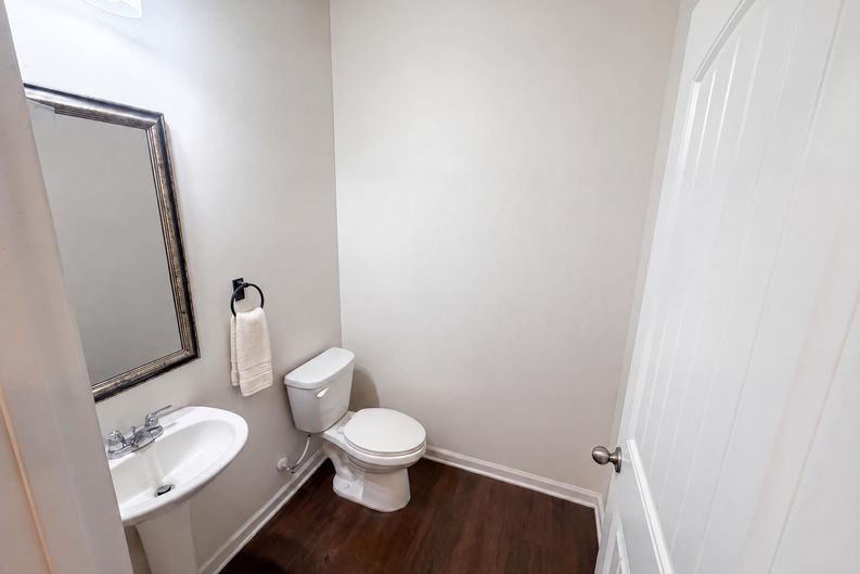 Photo 14 of 22 of 611 Dodson Lake Ct, Fairburn, GA