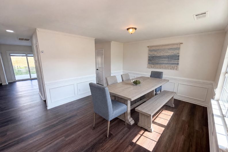 Photo 3 of 26 of 9833 Wardley Dr, Charlotte, NC
