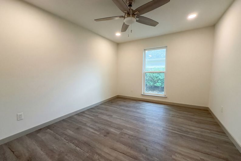 Photo 12 of 19 of 10726 Sugar Hill Dr, Houston, TX