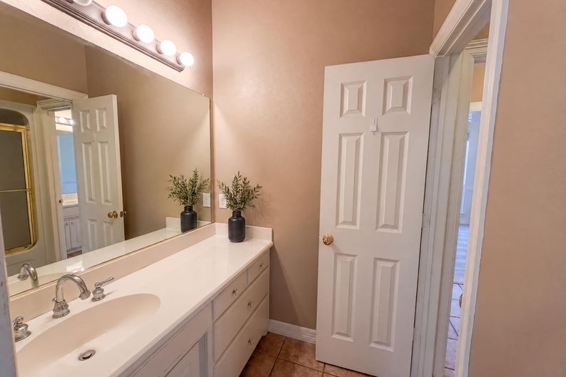 Photo 21 of 29 of 619 Edgewood Ln, Red Oak, TX