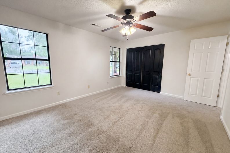Photo 8 of 17 of 422 Allen Ct, Ladson, SC