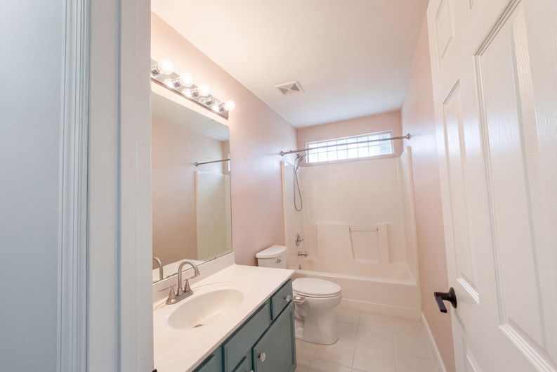 Photo 6 of 24 of 16802 Enderbush Ln, Eureka, MO