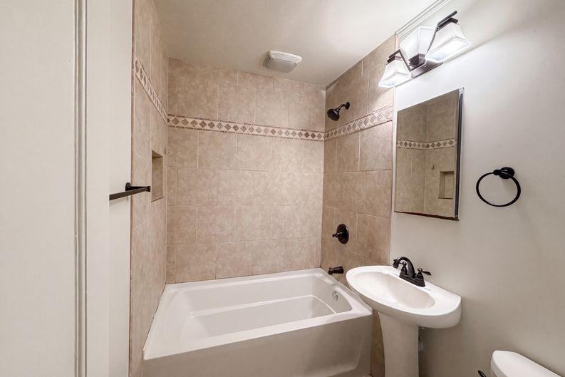 Photo 11 of 13 of 11615 W 68th St, Shawnee, KS