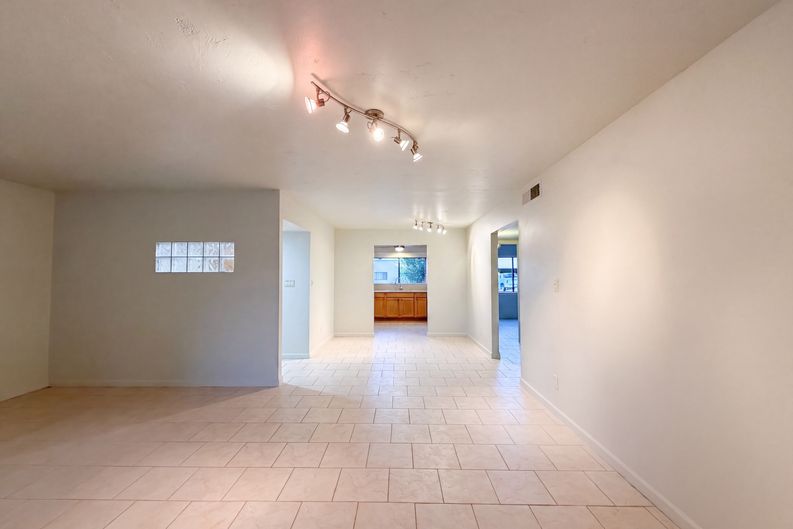 Photo 8 of 23 of 7700 E Meadowbrook Ave, Scottsdale, AZ