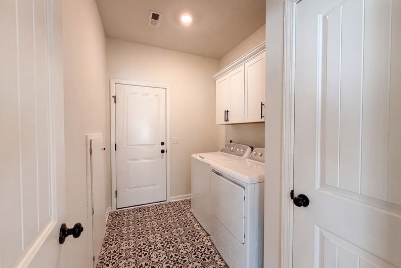Photo 14 of 37 of 7463 Buckview Ct, Kernersville, NC