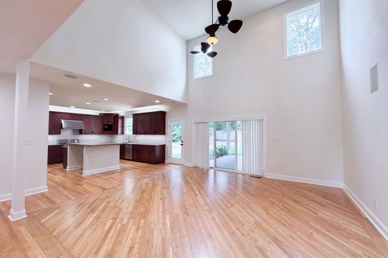 Photo 3 of 20 of 142 Bain Ln, Mooresville, NC