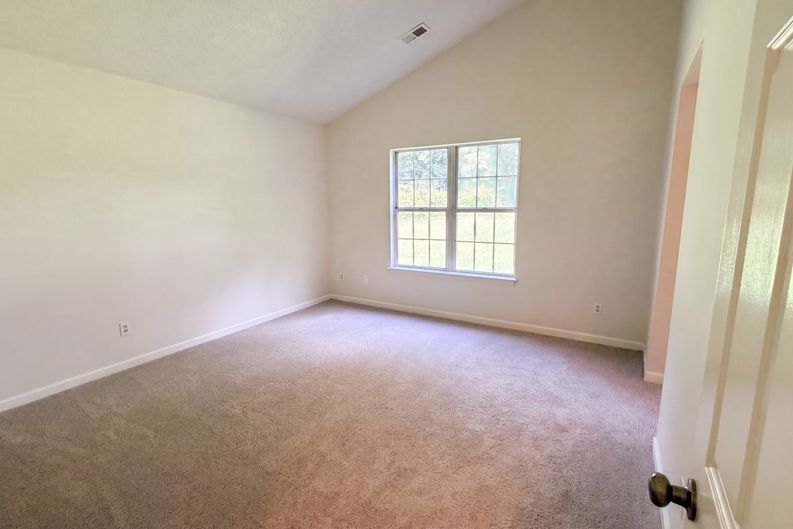 Photo 13 of 17 of 6223 Sunbridge Ct, Charlotte, NC