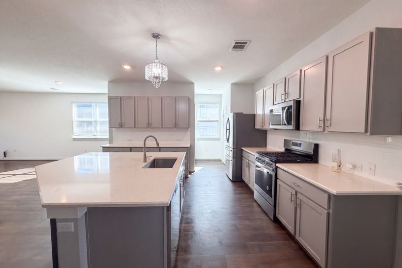 Photo 6 of 22 of 204 Florenz Ln, Georgetown, TX