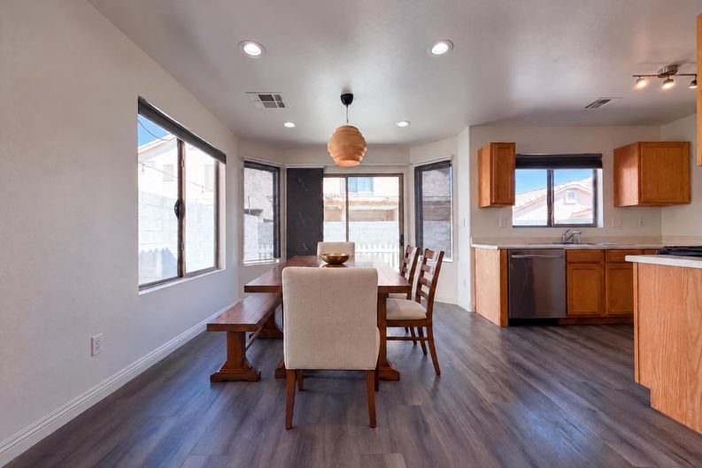 Photo 7 of 17 of 4818 Lone Grove Dr, Las Vegas, NV