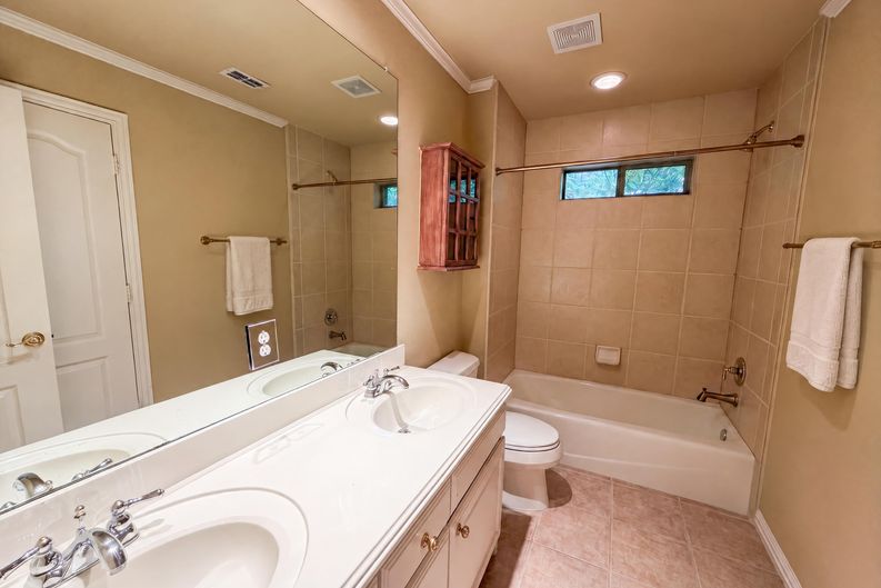 Photo 24 of 29 of 1309 Winding Brook Dr, Garland, TX