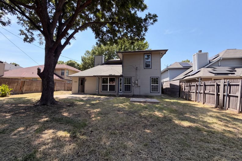 Photo 5 of 22 of 6315 Meadow Glen Dr, Arlington, TX
