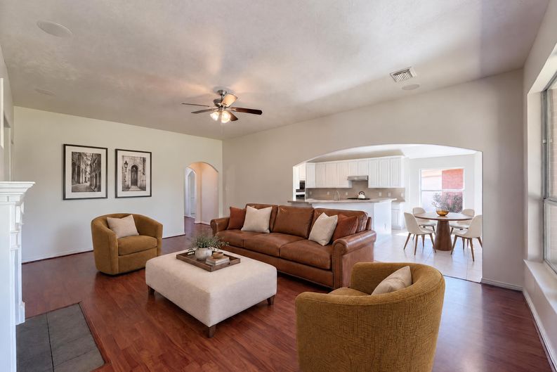Photo 11 of 31 of 3307 Wolf Ct, Pearland, TX