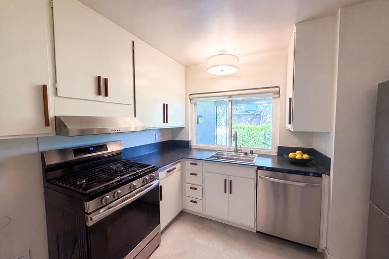 Photo 18 of 27 of 9630 Beachwood Dr, Orangevale, CA