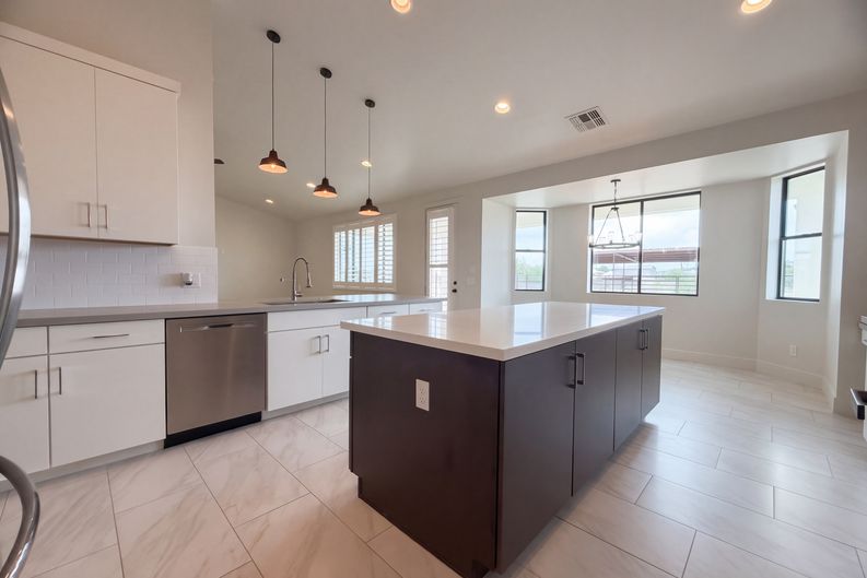 Photo 6 of 17 of 3229 W Silverdale Rd, San Tan Valley, AZ