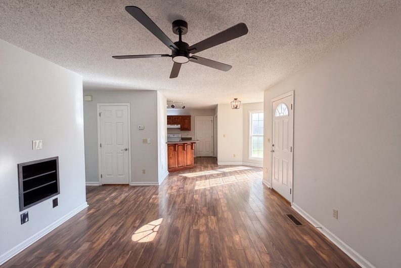 Photo 13 of 27 of 518 Glenfield Cir, Maryville, TN