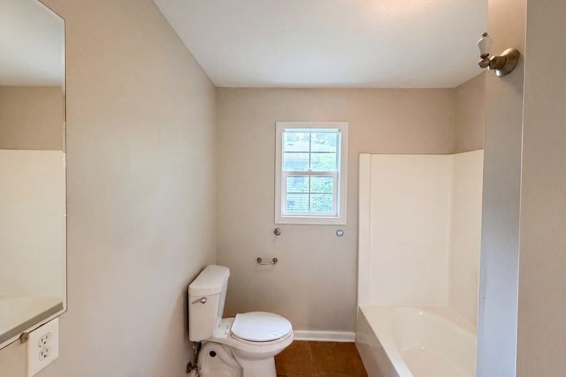 Photo 6 of 17 of 905 S Butler Ter, Harrisonville, MO