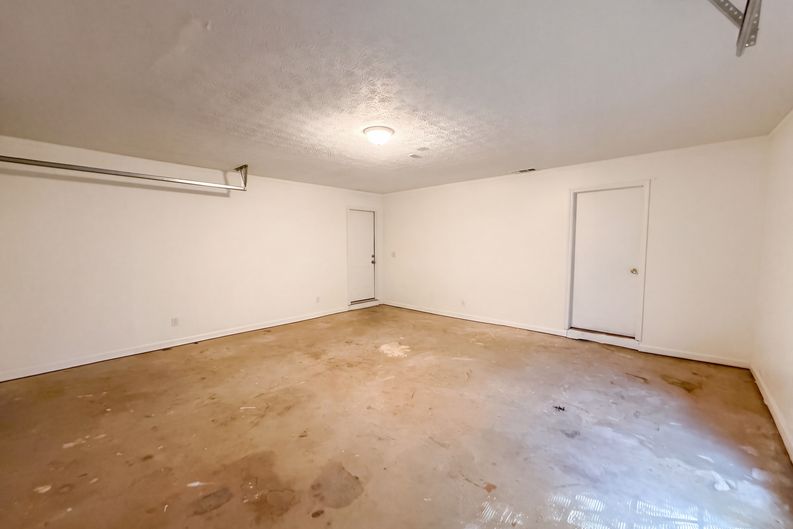 Photo 21 of 26 of 3040 Raymonds Ct, Loganville, GA