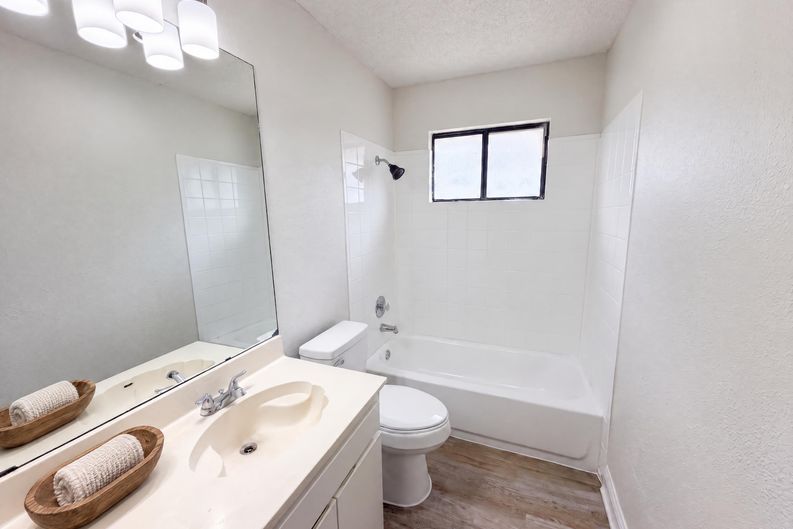 Photo 12 of 14 of 16207 Parkway Dr, Pflugerville, TX