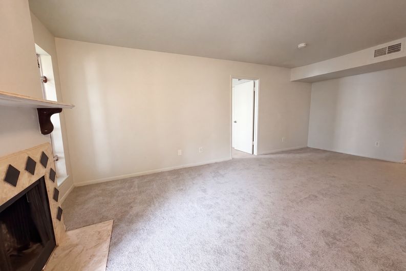 Photo 7 of 16 of 6606 De Moss Dr, Houston, TX