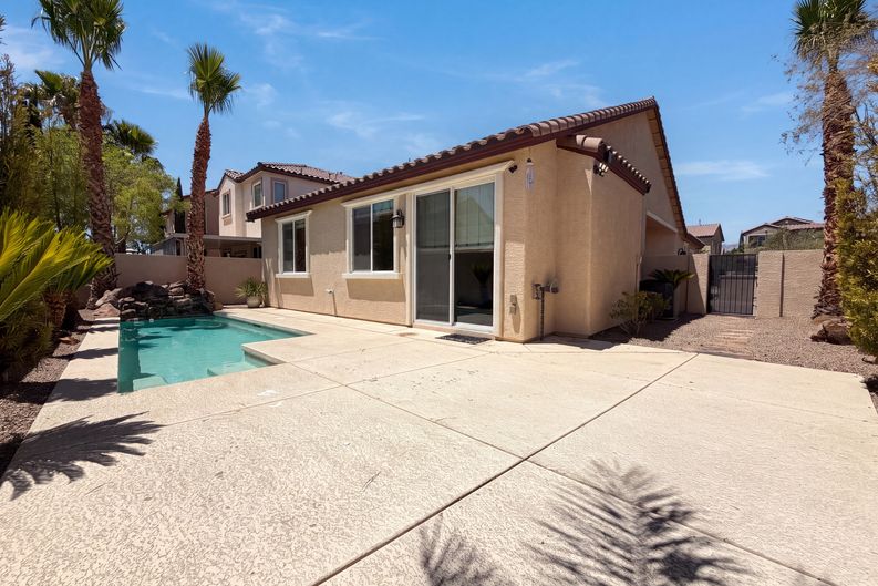 Photo 5 of 21 of 908 Baronet Dr, Las Vegas, NV