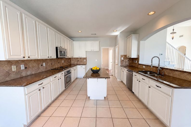 Photo 13 of 34 of 1412 Spring Ridge Ln, Flower Mound, TX