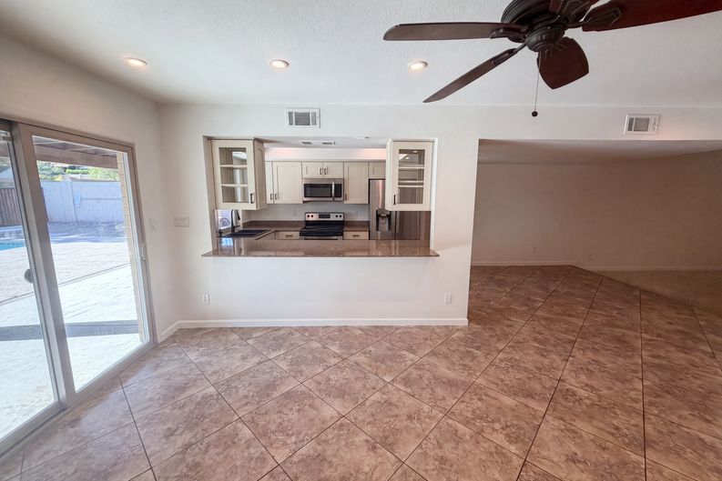 Photo 8 of 24 of 16207 N 11th Pl, Phoenix, AZ