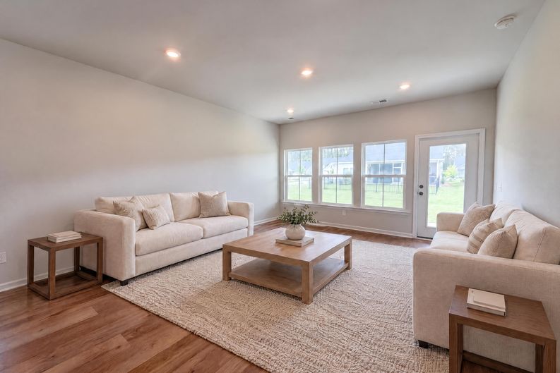 Photo 3 of 16 of 1127 Glorious Way, Summerville, SC