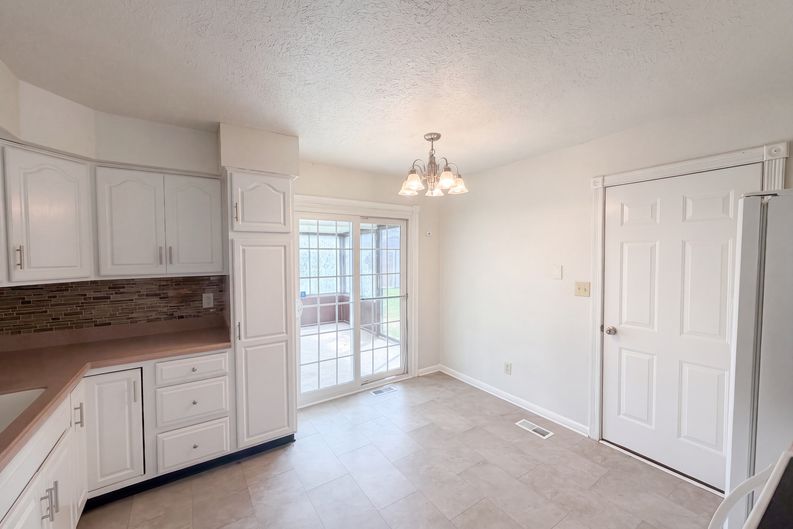 Photo 8 of 20 of 7533 Ardwell Dr, Indianapolis, IN