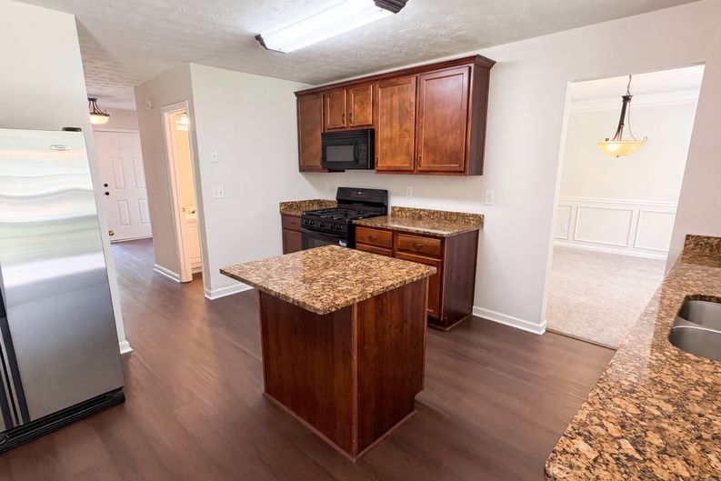 Photo 13 of 33 of 1672 Bennett Dr, McDonough, GA