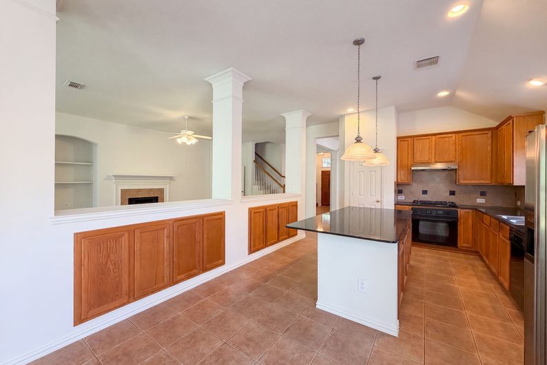 Photo 7 of 24 of 5307 Chatham Hill Ln, Houston, TX