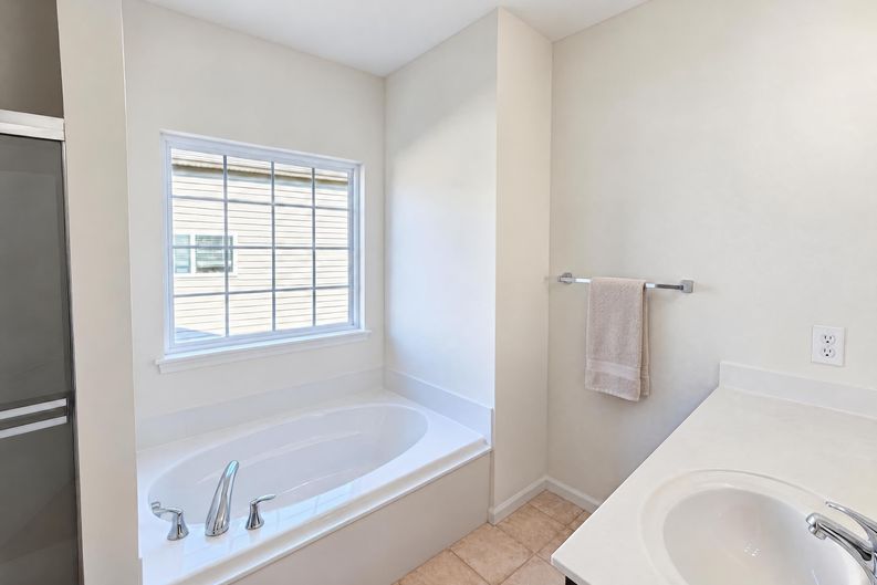 Photo 8 of 28 of 202 Andrea Lynne Dr, Wentzville, MO