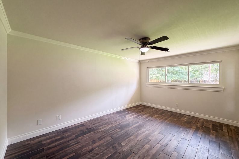 Photo 13 of 19 of 11614 Mile Dr, Houston, TX