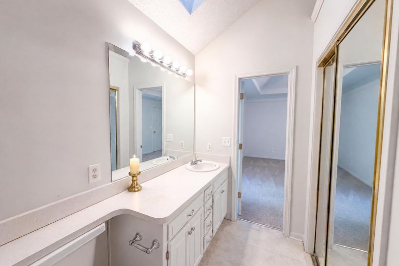 Photo 9 of 25 of 801 Courtland Ct, Belton, MO