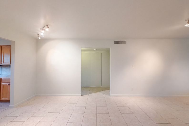 Photo 6 of 23 of 7700 E Meadowbrook Ave, Scottsdale, AZ