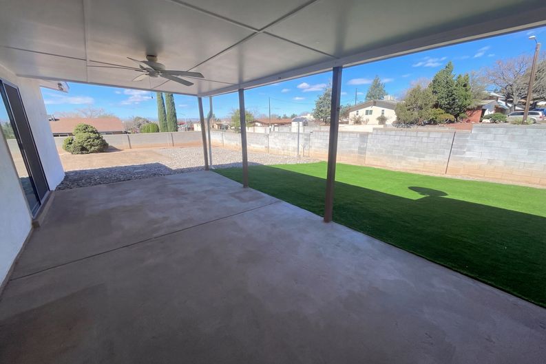 Photo 5 of 17 of 1229 Kirby St NE, Albuquerque, NM