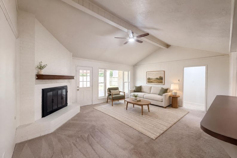 Photo 8 of 34 of 4514 Arapajo St, Pasadena, TX