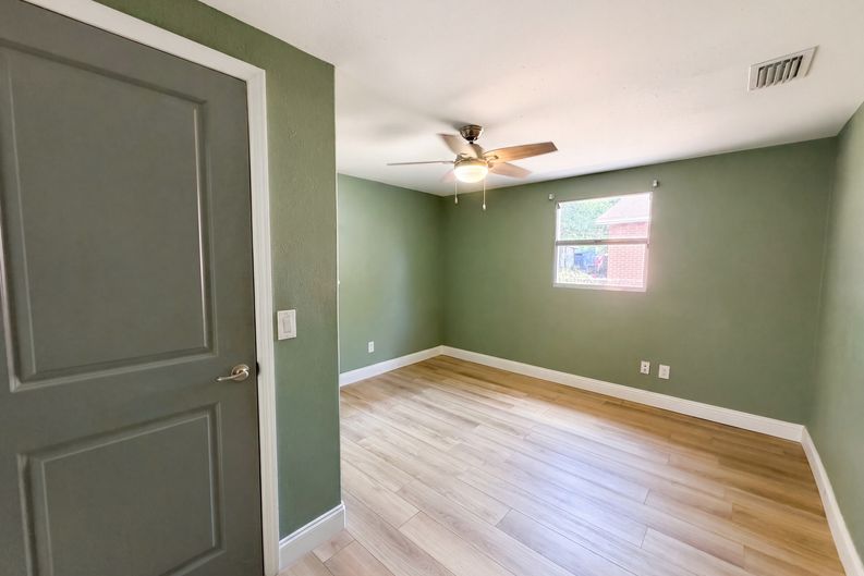Photo 4 of 22 of 2905 E Chelsea St, Tampa, FL