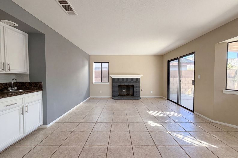 Photo 9 of 30 of 3164 Gingerwood Ln, Lancaster, CA