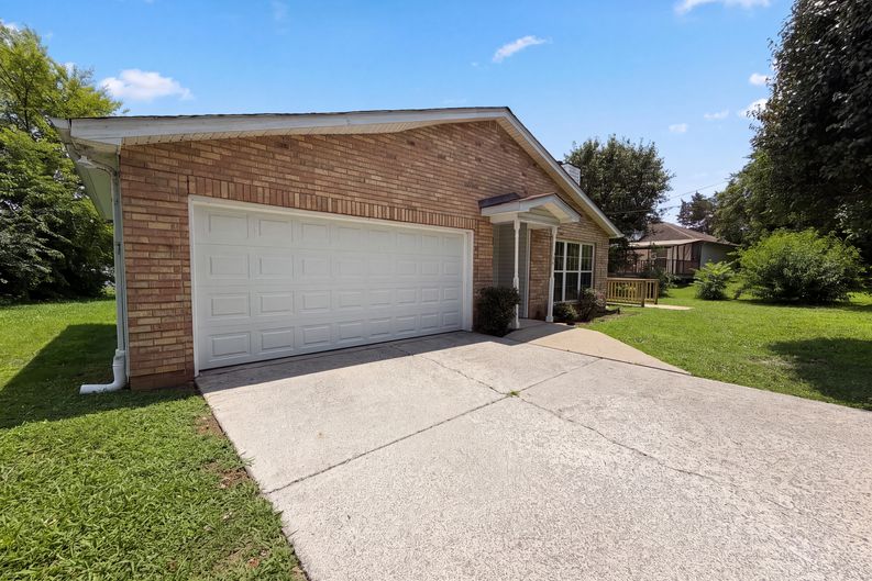 Photo 16 of 20 of 499 Holland Ridge Dr, La Vergne, TN
