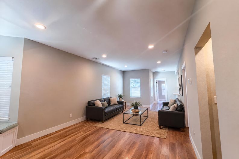 Photo 3 of 41 of 3210 San Jose Way, Sacramento, CA