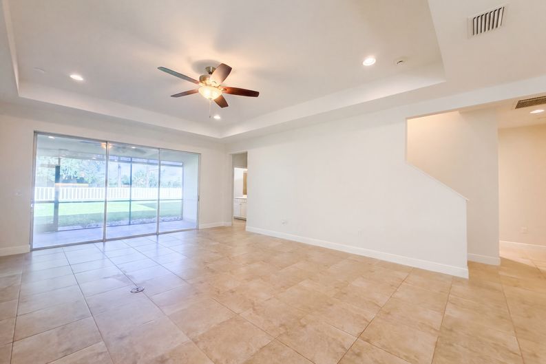 Photo 11 of 47 of 1416 Hickory View Cir, Parrish, FL