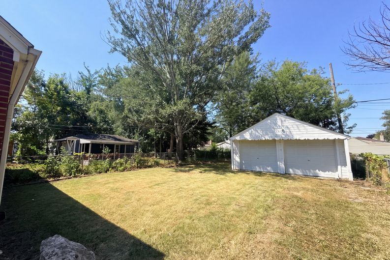 Photo 15 of 19 of 23089 Brittany Ave, Eastpointe, MI