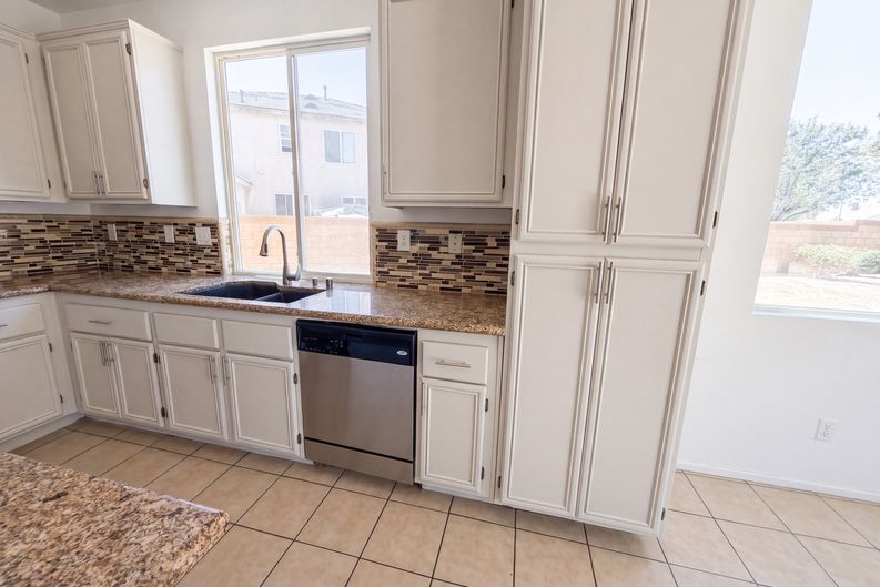 Photo 12 of 28 of 3147 W Lingard St, Lancaster, CA