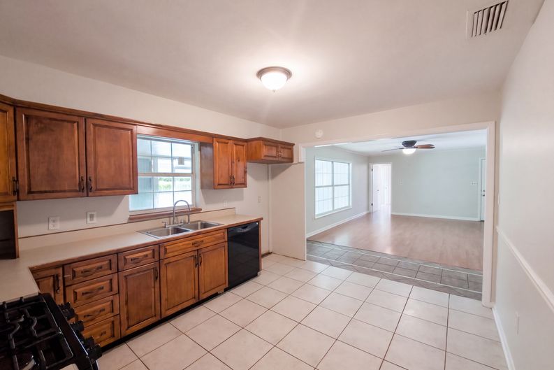 Photo 7 of 28 of 1310 SE 38th Ct, Ocala, FL